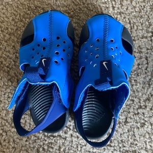 Toddlers Size 6 Water Shoes